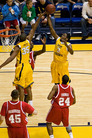 Ebanks fights for an offensive rebound