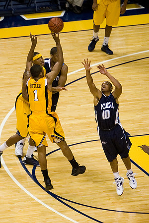 Butler with a tough 3 giving him 40 points -- tying Lowes Moore's 1978 point total vs Notre Dame